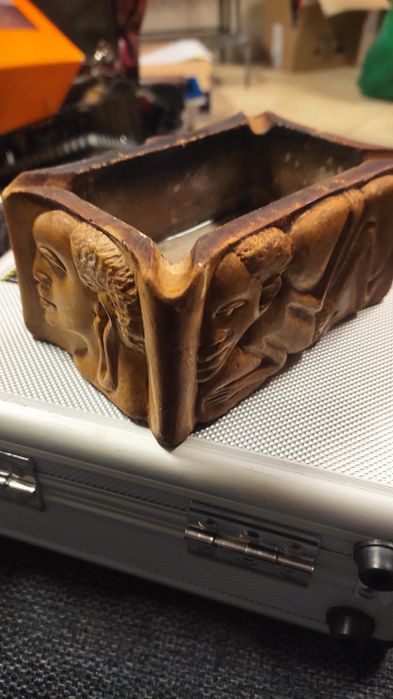 Stara stylowa popielniczka