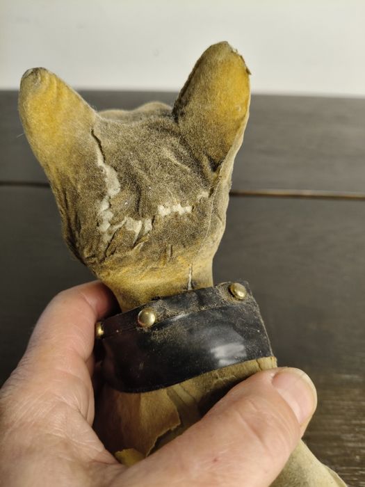 Stary plastikowy owczarek niemiecki z kiwającą się głową PRL ⁴⁶