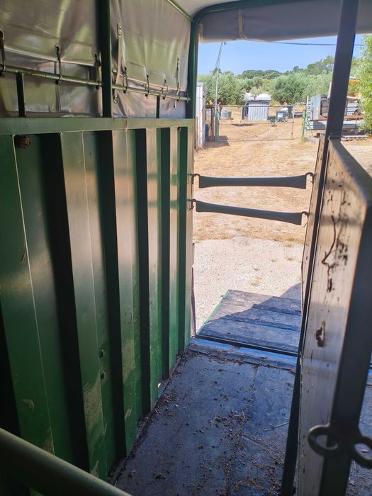 Roulote para transportar cavalos