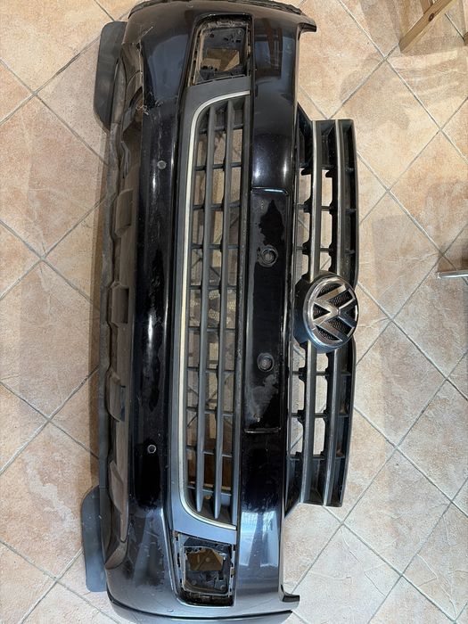 Para-choque Dianteiro + Grelha VW Amarok (2012) – Original e em Bom Estado