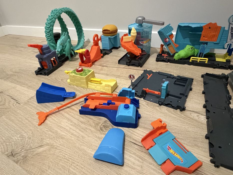Zestaw mega garaż Hot Wheels Smok