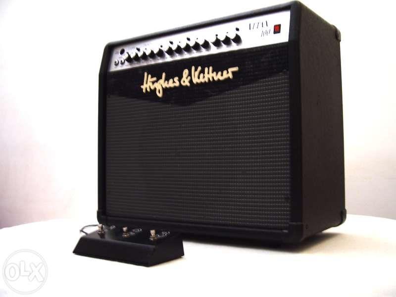 Amplificador de guitarra 120W com pré a valvulas