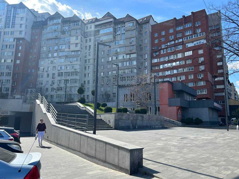 Сдам помещение, офис, салон 40 м2 со своим входом.