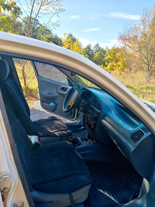 Daewoo Lanos . .