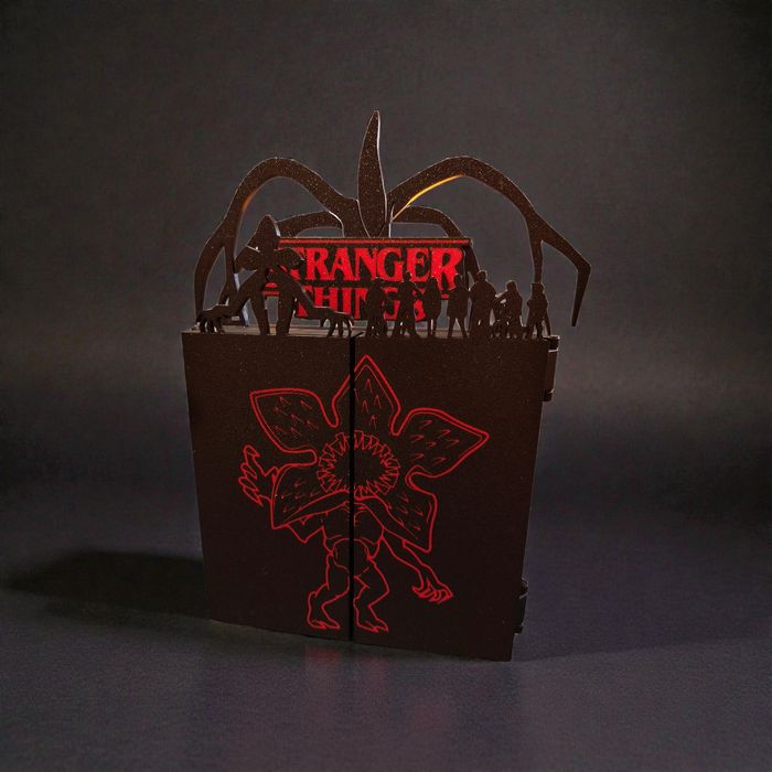 Stranger Things Armário Kinder Joy