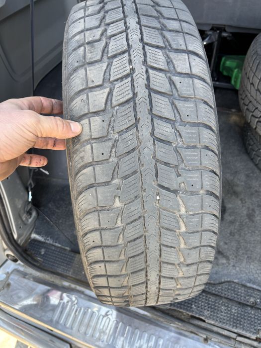 Зимова резина 215/55 r 18