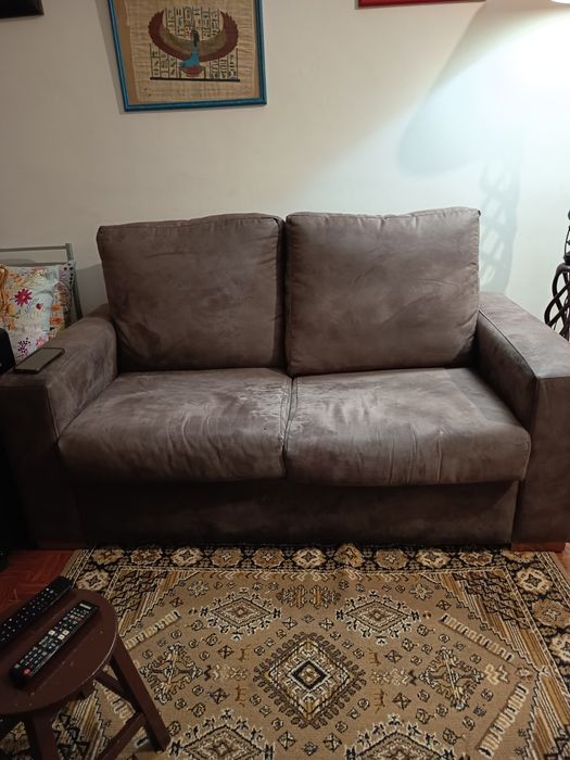 Sofá de dois lugares