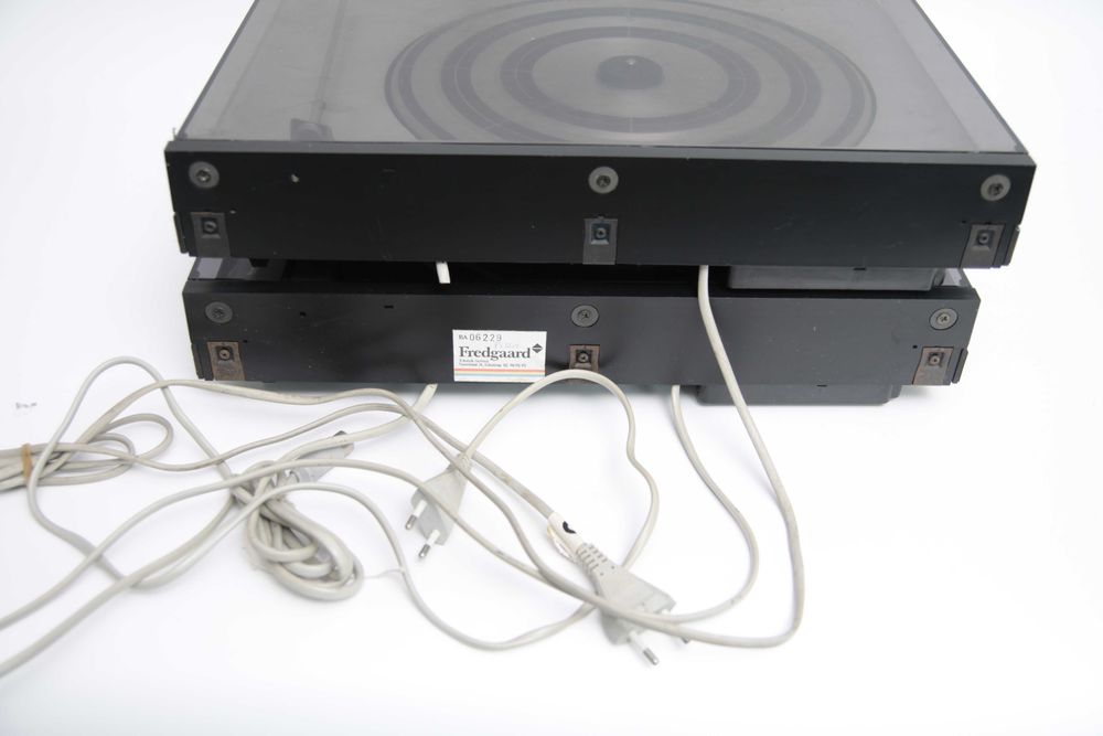 Dwa gramofony Bang&Olufsen 2200 i 2202