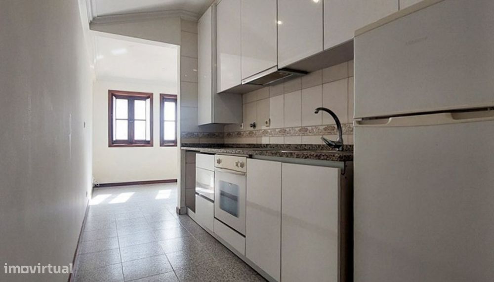 Venda de Andar Moradia T1+1 duplex no centro da cidade de Viana do Cas