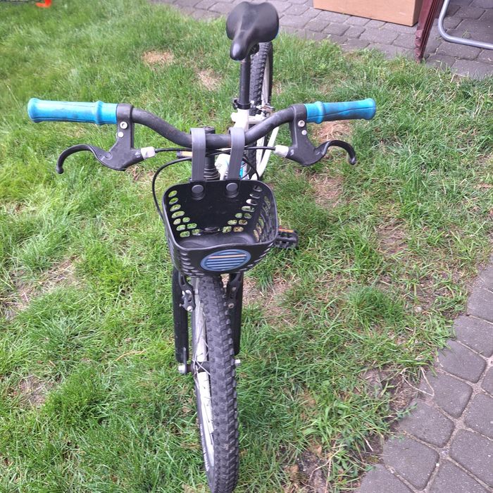 Rower dziecięcy BTWIN z kaskiem