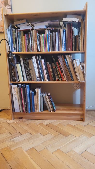 Regał z drewna sosnowego