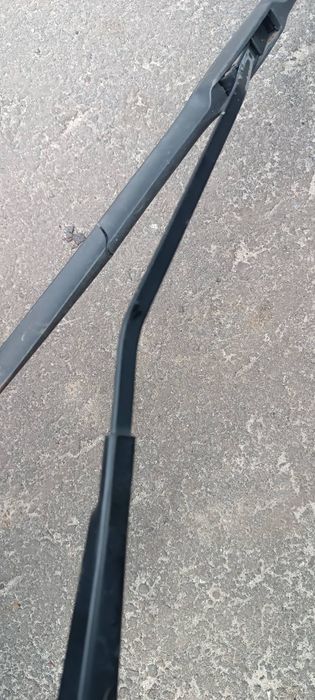 Поводок заднего стеклоочистителя Toyota Corolla e100 liftback