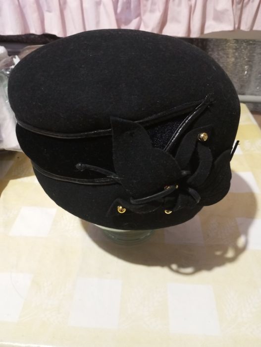 Шапка жіноча фетрова,нова.