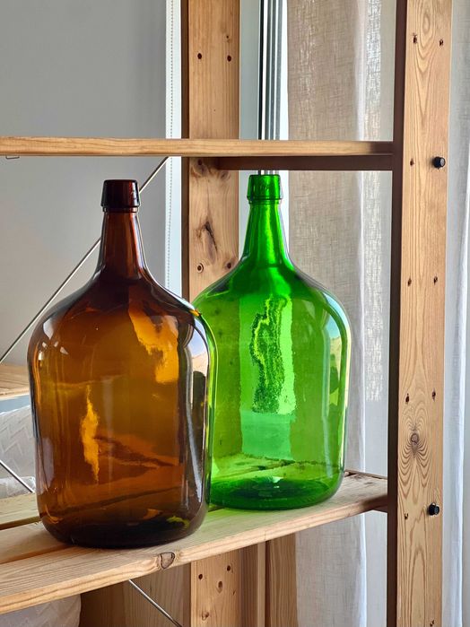 Garrafões de vidro ótimos para decoração