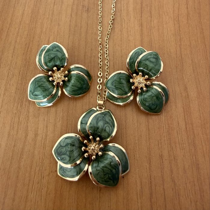 Красива нова біжутерія