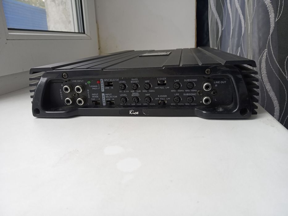 Авто підсилювач звуку для авто.