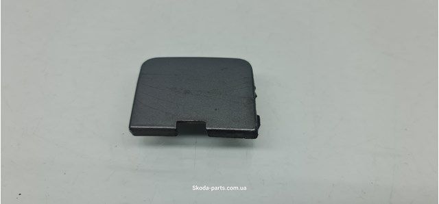 Заглушка буксировочної петлі заднього бампера Volkswagen Passat B6 3C9807441