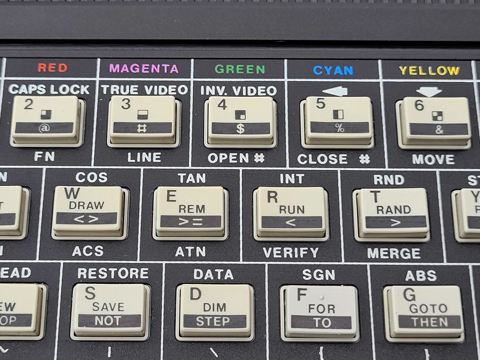 Komputer Timex 2048 (retro klon ZX Spectrum)