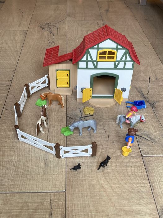 Zestaw playmobil mała stajnia