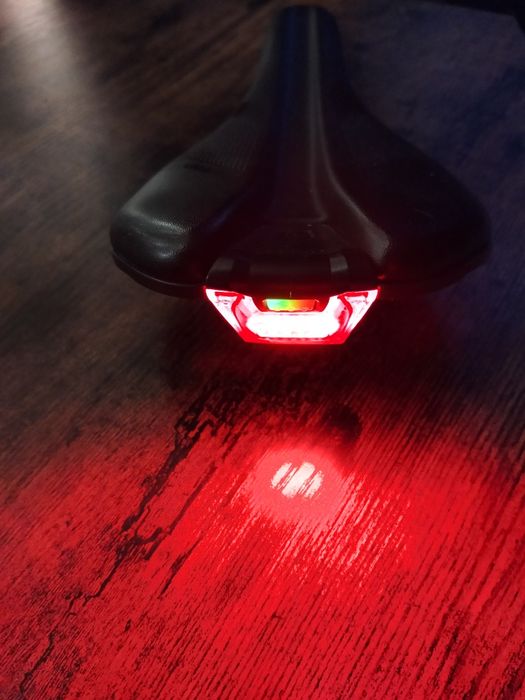 Siodełko GIANT z lampką