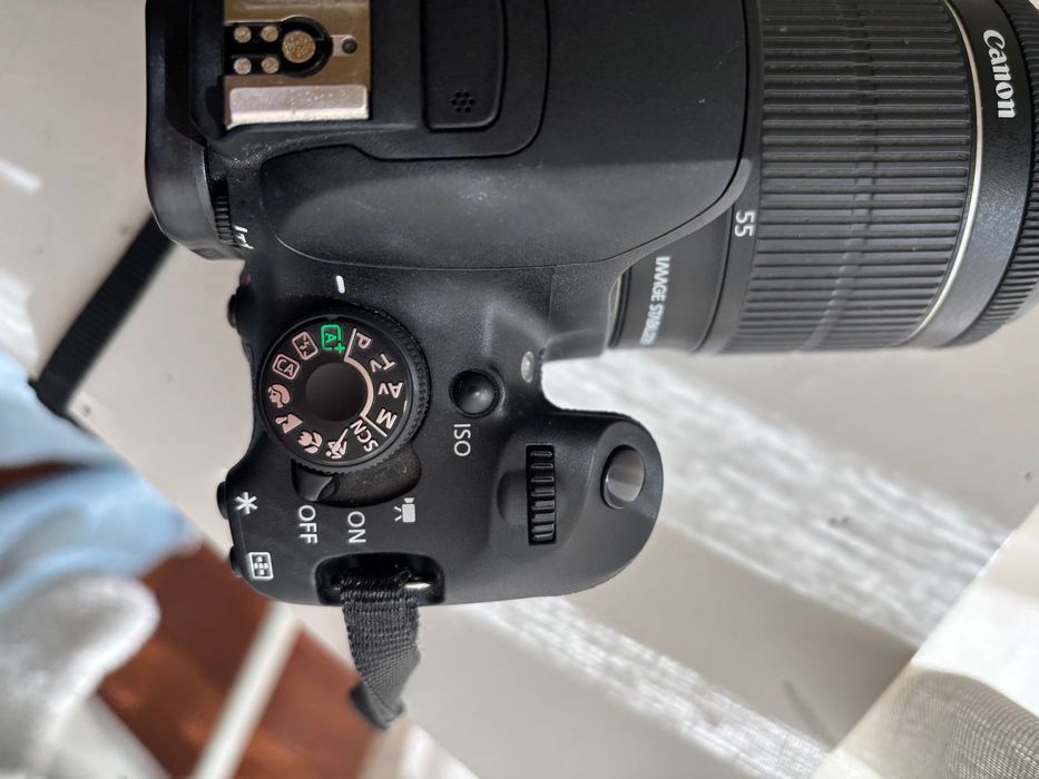 Camara fotográfica Canon EOS 700 D + Canon EF-S 18-55mm