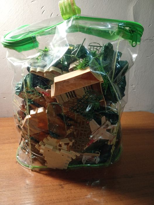 Duży zestaw żołnierzyków – kompletne wojsko + akcesoria, pojazdy (B41)