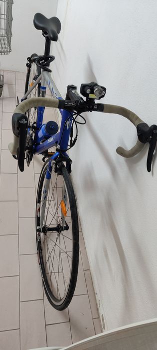 Bicicleta de estrada B Twin completamente nova