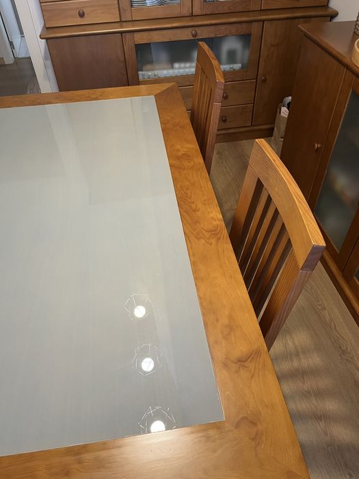 Mesa de jantar com 4 cadeiras