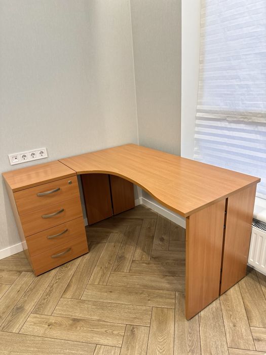 Продам офісний стіл  компьюторный стол