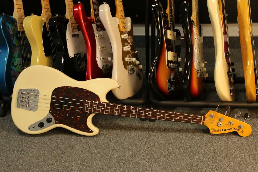 Fender Mustang Bass MB98-70SD VWH 2002 r. Japan