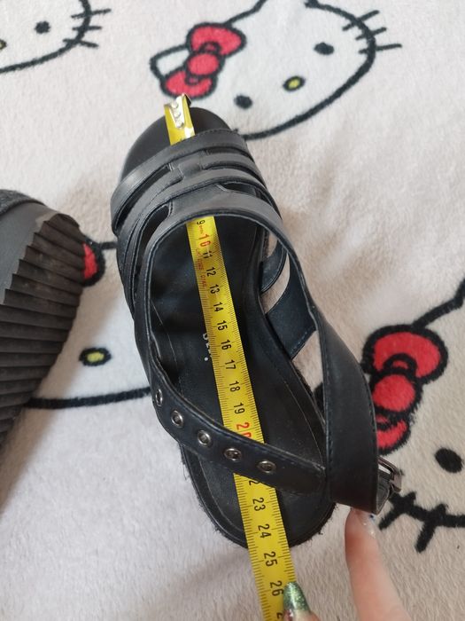 Sandałki na platformie Stradivarius