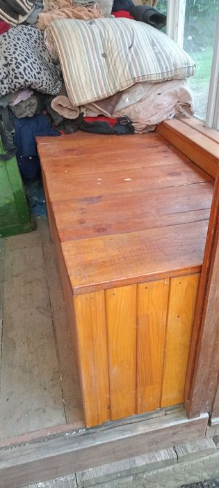 Вулик, ліжко в апі будинок