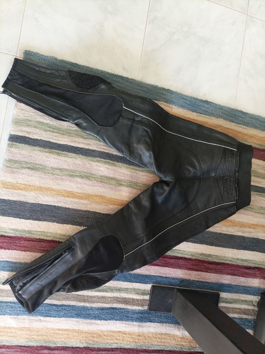 Calças em pele para mota