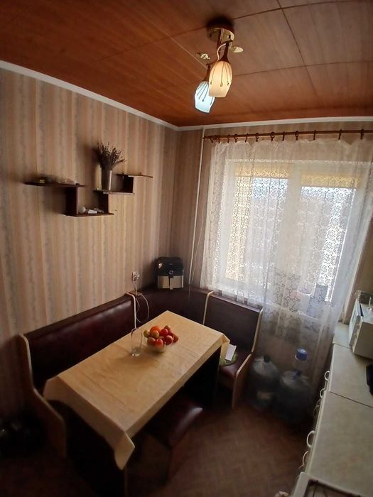 Продається 3-кім квартира по вул.Алмазній (мкр Карачуни) Є відновлення