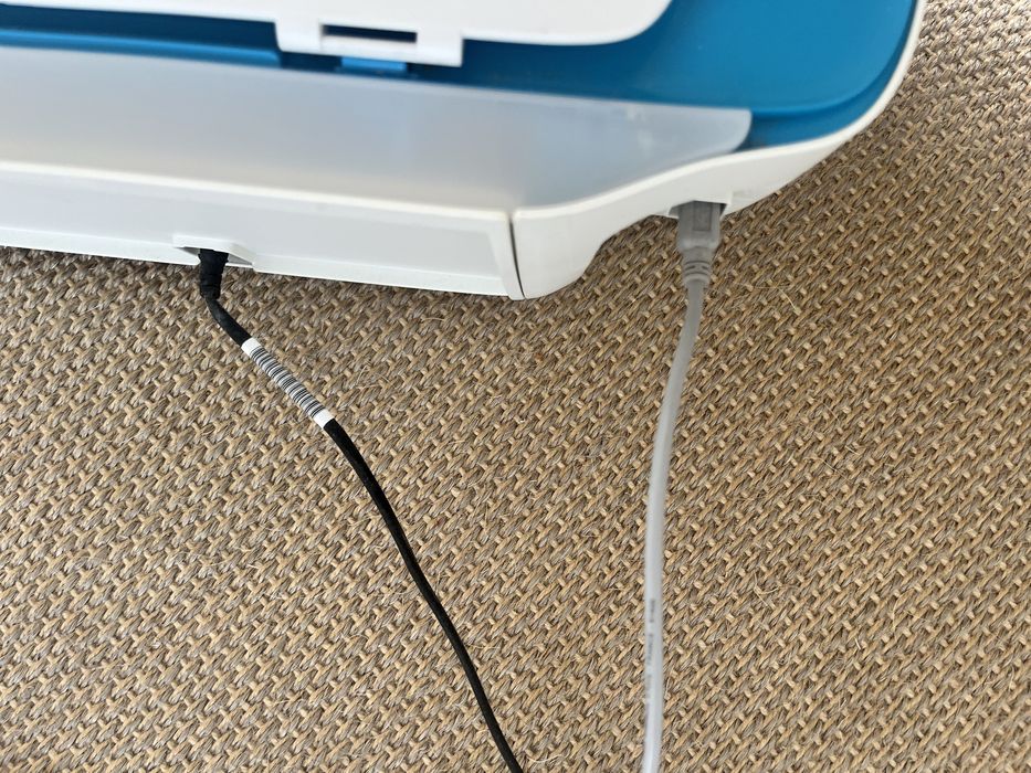 Impressora HP branca e azul