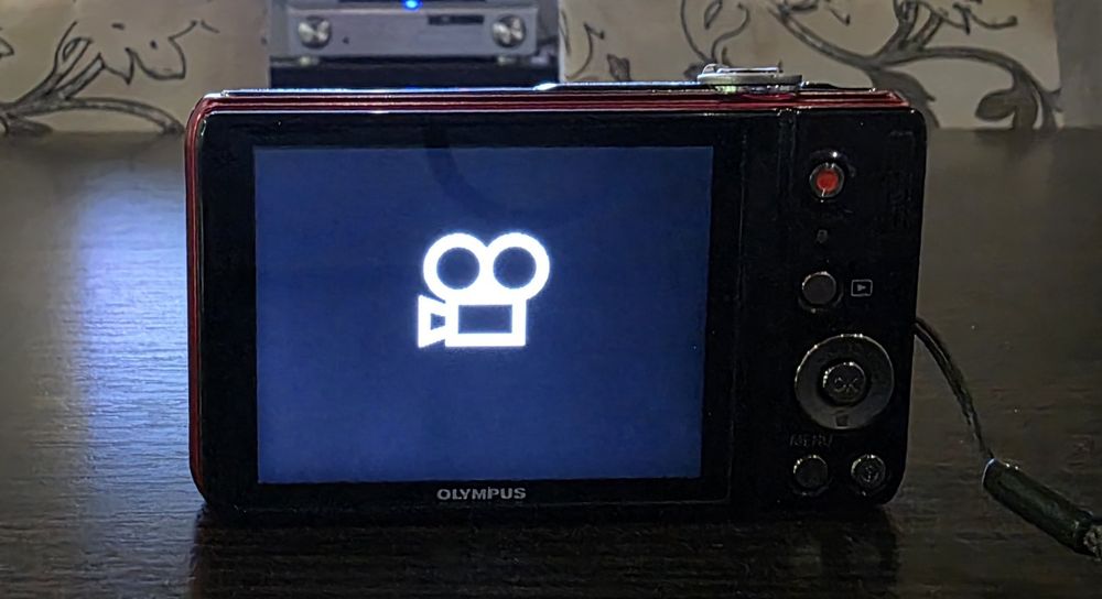 Olimpus.  D - 720