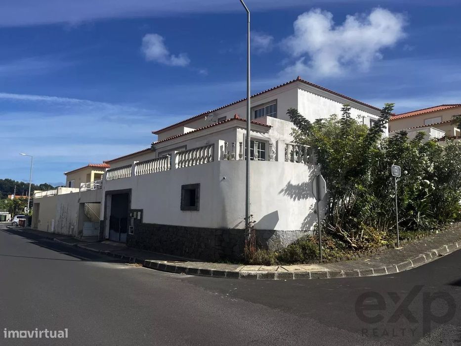 Moradia T4 no Porto Santo com Projeto de Renovação – Oportunidade Únic