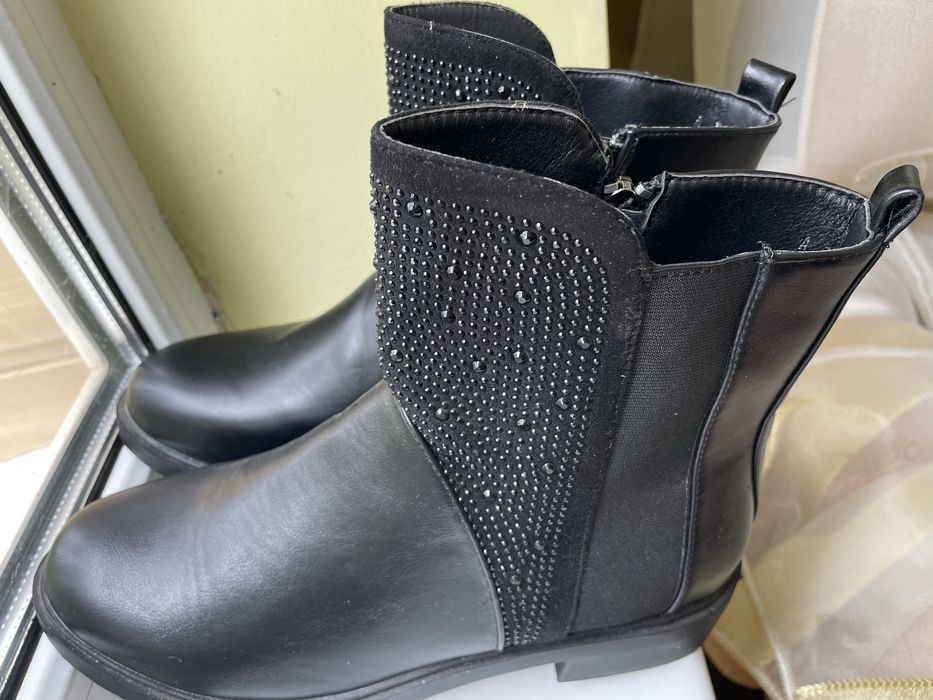 Продам осінні чоботи