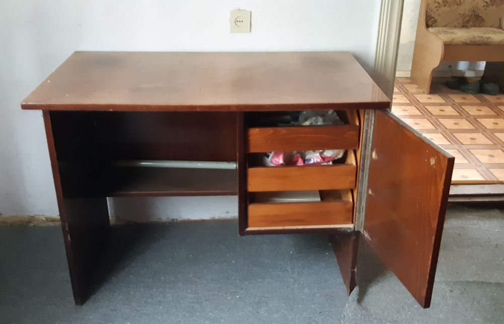 столи різних розмірів