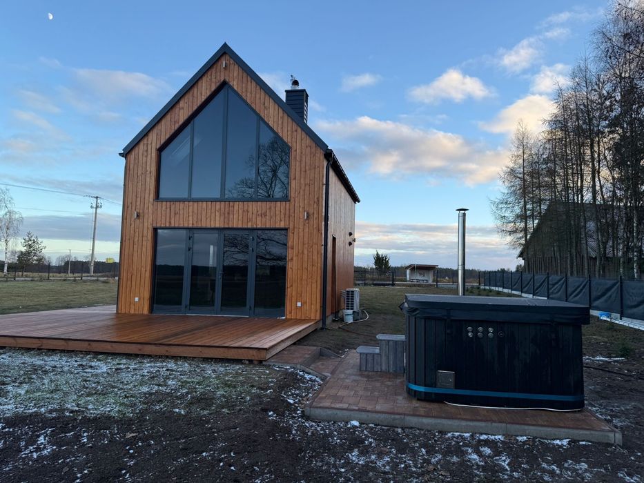 Oak House. Domek z balią w Serskim Lesie