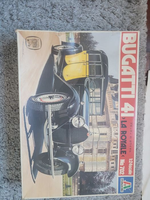 2 modelos de carro ainda por montar