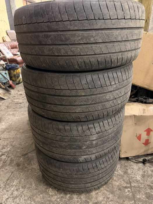 285/35r21 325/30r21