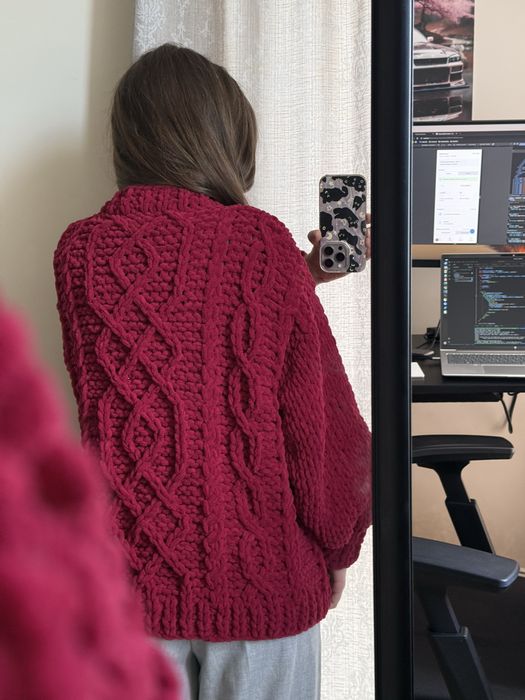 Плюшевий кардиган ручної роботи вишневий