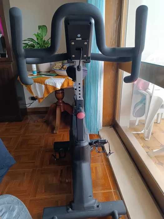 Exercise Bike447235304981145601