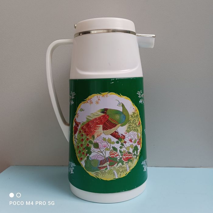 Термос для гарячих і хол напоїв