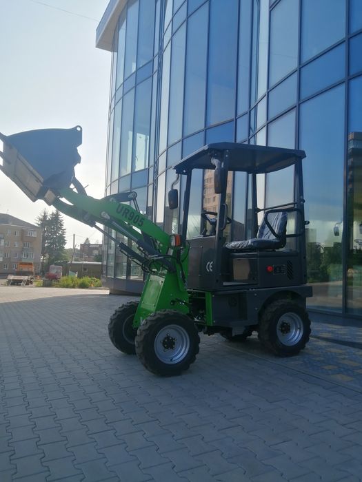 Новый погрузчик  электрический  ( навантажувач  електричний ).