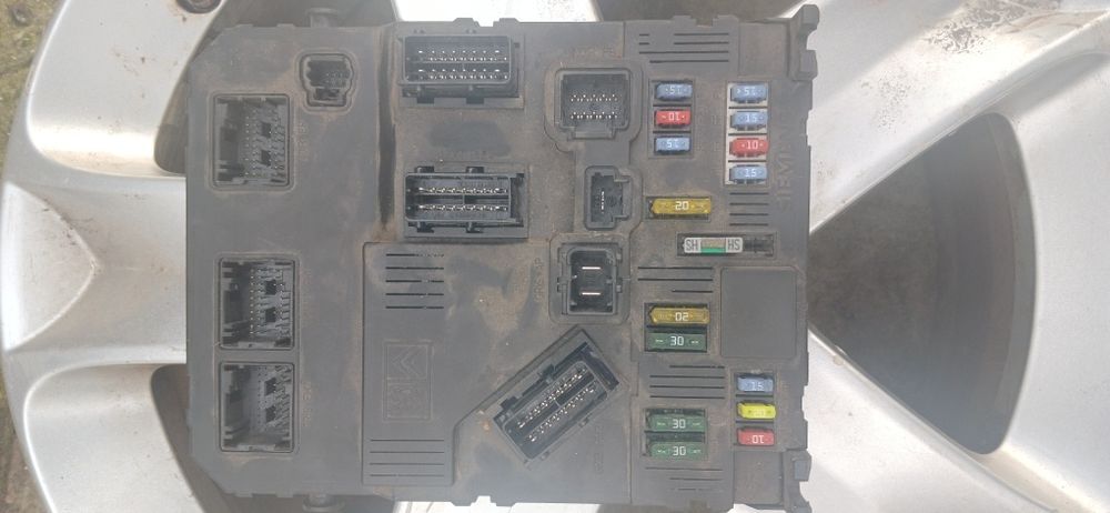 Блок предохранітелей модуль.Пежо 407.207.307.Сітроен с4.с5