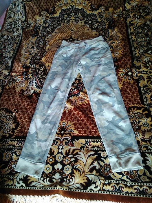 Спортивные штаны на мальчика  GAP