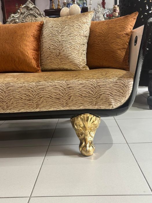 Banheira vitoriana em ferro esmaltado transfirmada num moderno sofa .