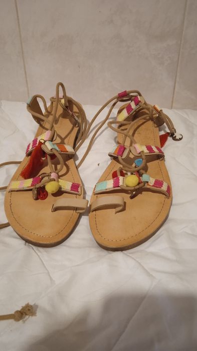 Женская обувь больших размеров.